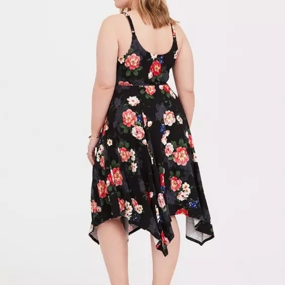 Torrid Black Floral Trapeze Dress | Scoop Neck Sleeveless Handkerchief Hem Size2 - Picture 3 of 4